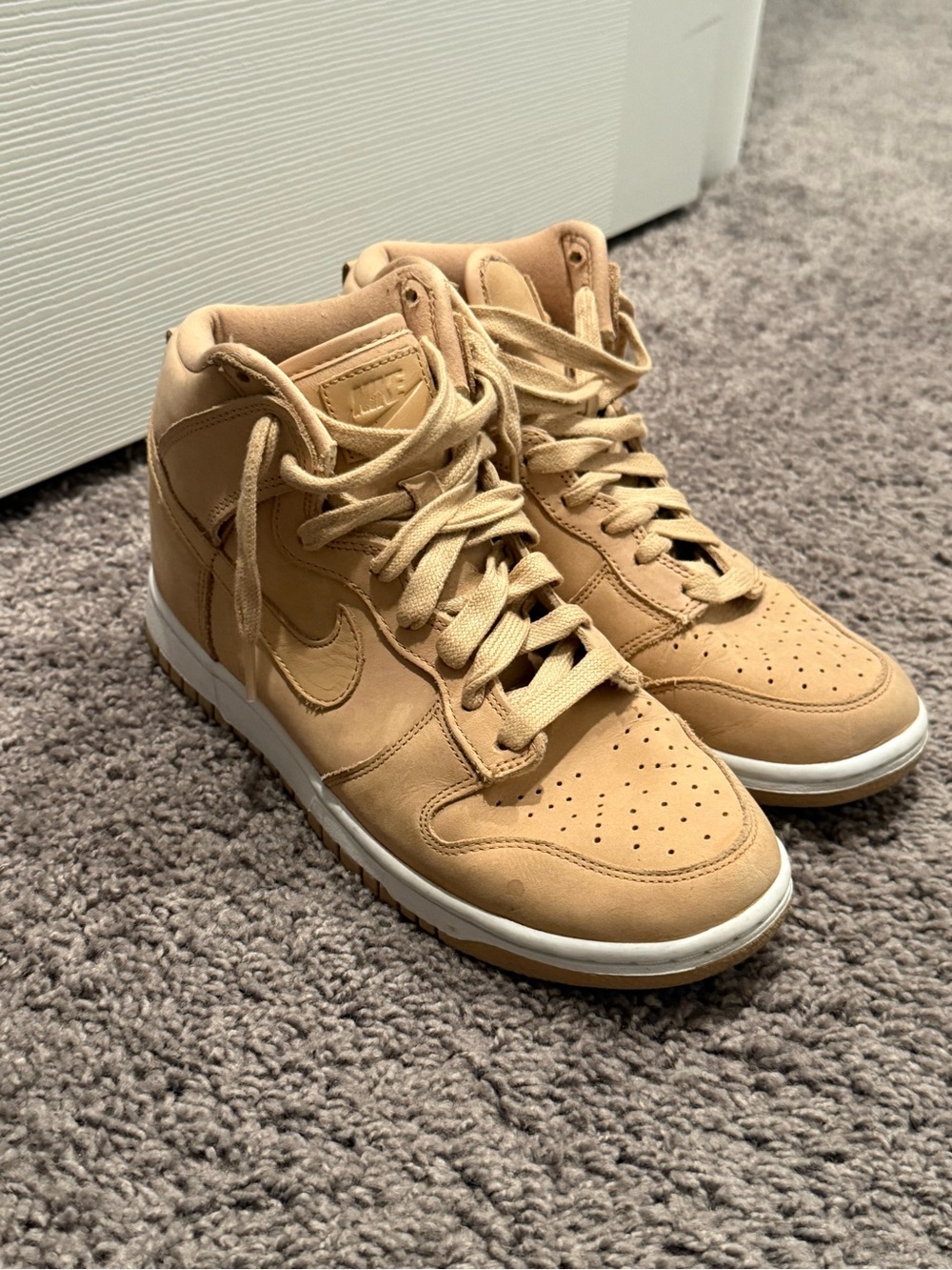 Nike Dunk High Premium
"Vachetta Tan"